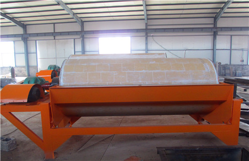 干粉磁選機(jī)，關(guān)注行業(yè)生產(chǎn)，干粉磁選機(jī)更適合市場使用，關(guān)注行業(yè)生產(chǎn)，干粉磁選機(jī)更適合市場使用磁場一般為多少_磁塊如何排列